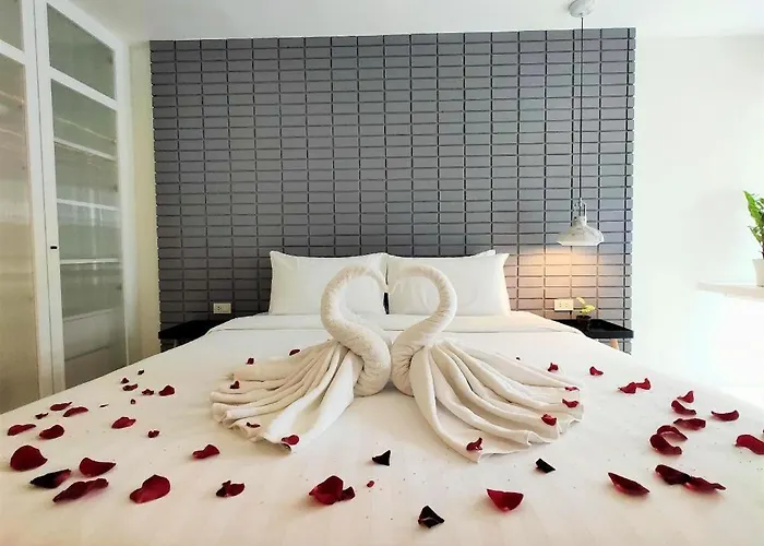 Silom Hotel 3*