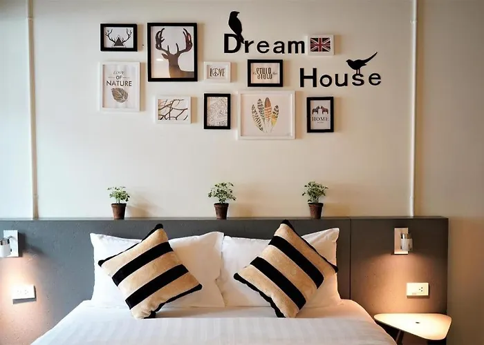 Silom Hotel 3*