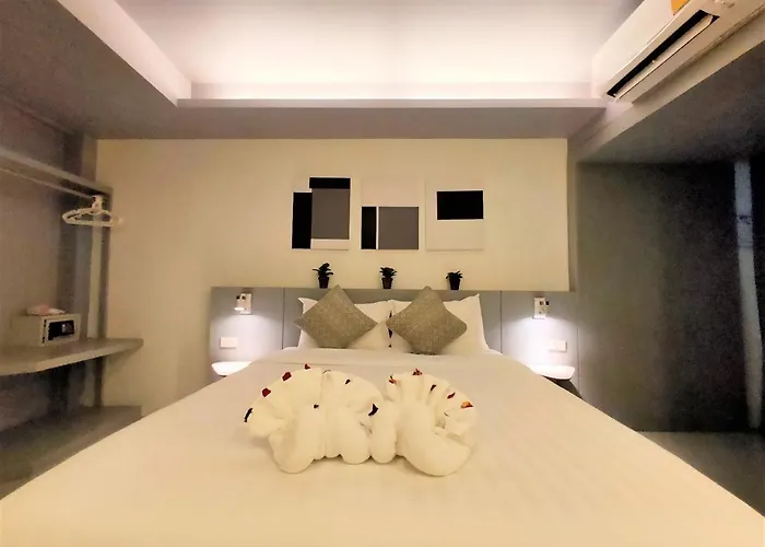 Silom 3*