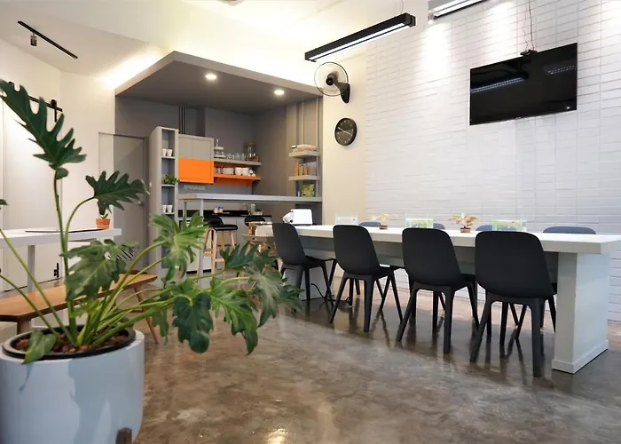 Silom Hotel 3*